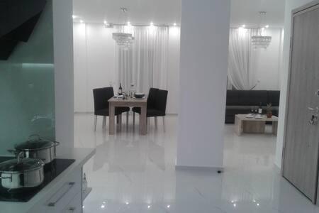 Despina's Luxury Downtown Apartamento *